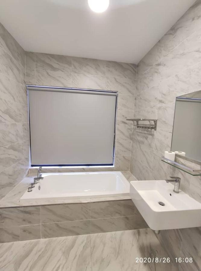 Homestay Shah Rizki At Imperio With Swimming Pool Muslim Friendly ملقا المظهر الخارجي الصورة
